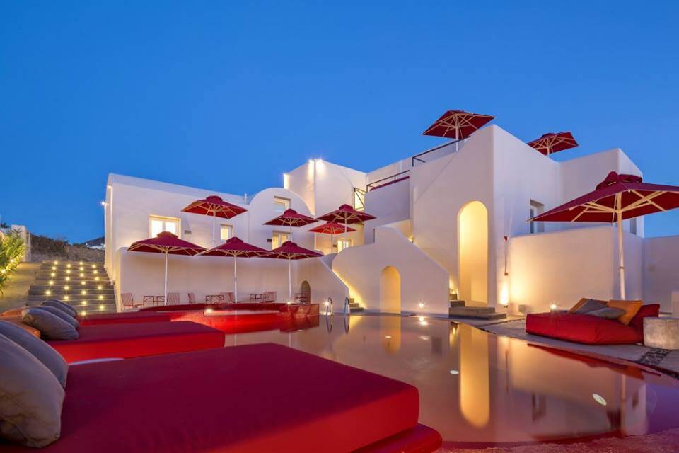 Art Hotel Santorini - L'unico hotel di Santorini ad aver usato il rosso anzichè il blu